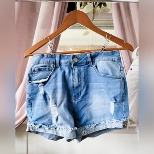 👕 DISTRESSED STRETCH DENIM SHORTS